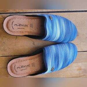BNWOT Flexus by Spring Step Blue Ombre Striped Slip-On Clogs or Slippers